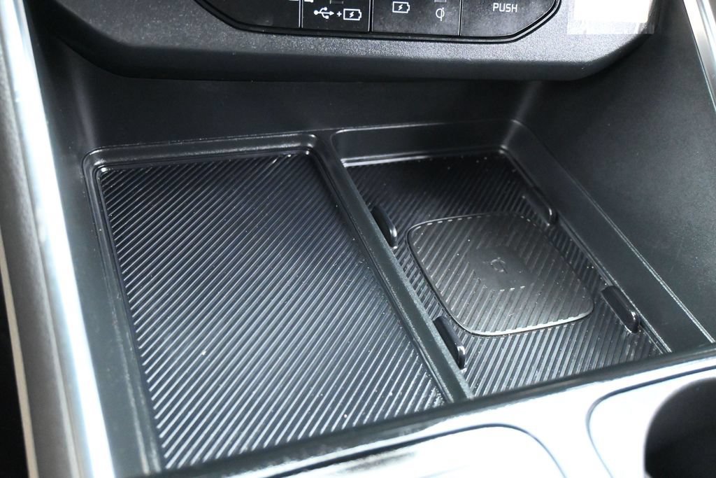Used 2025 Kia Carnival EX FWD image 25