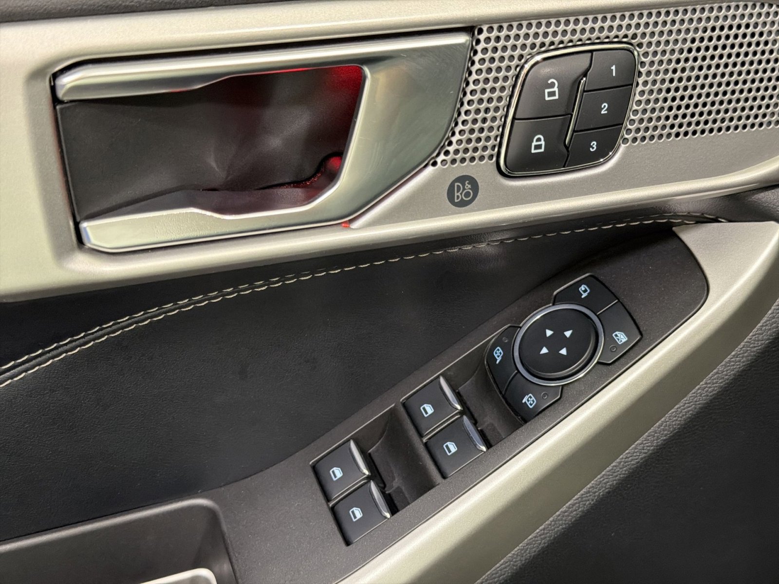 Used 2022 Ford Explorer Limited w/ Hybrid Equipment Group 310A image 39