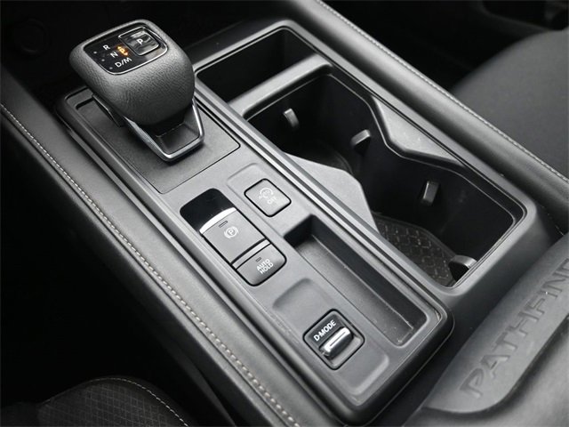 Used 2024 Nissan Pathfinder S image 31