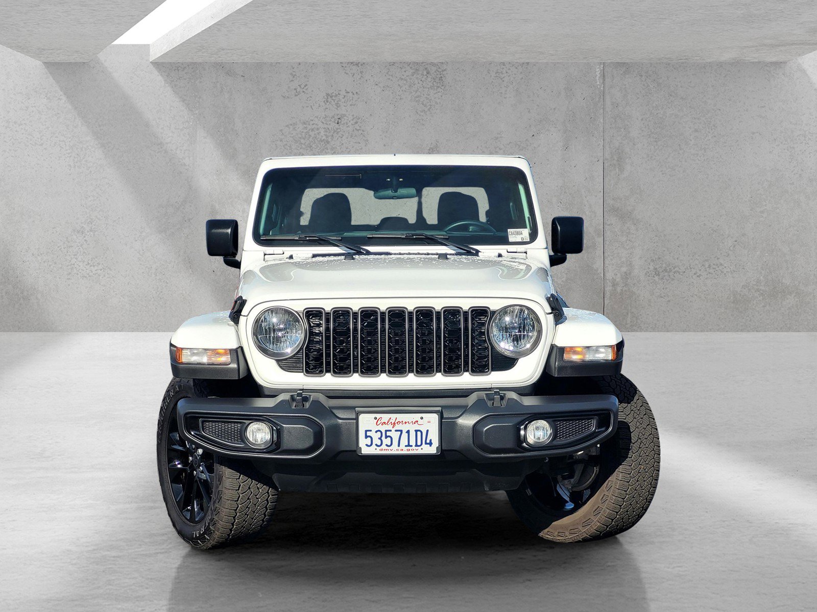 Used 2024 Jeep Gladiator Sport image 2