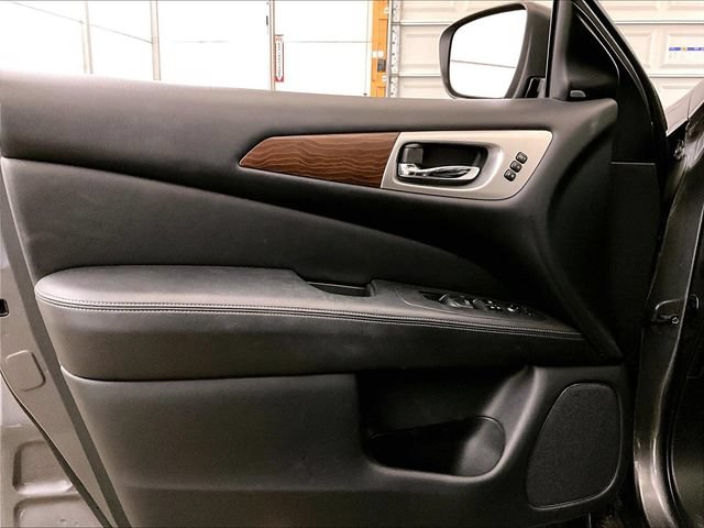 Used 2019 Nissan Pathfinder Platinum AWD/4WD image 22