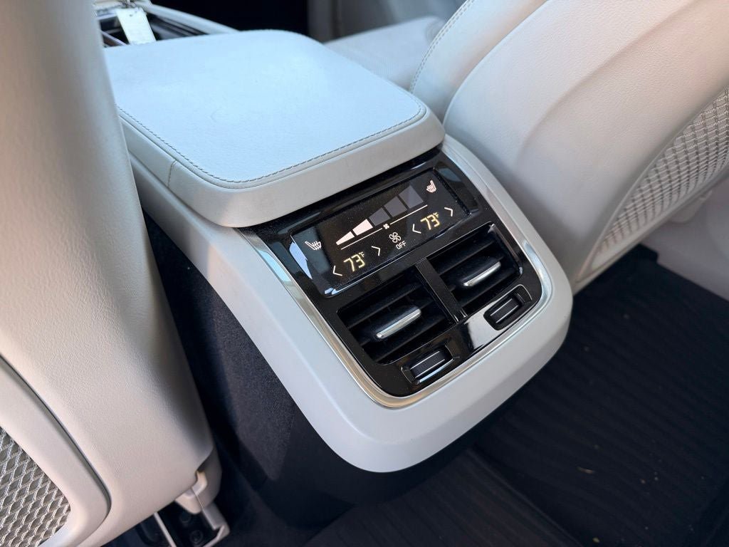 Used 2016 Volvo XC90 T6 Inscription w/ Protection Package Plus AWD/4WD image 28