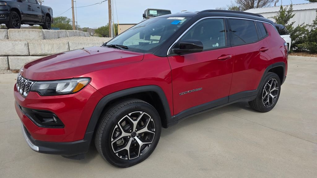 Used 2025 Jeep Compass Limited AWD/4WD image 1