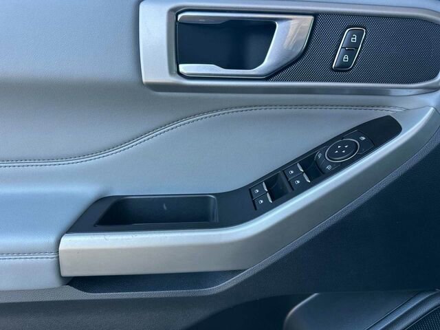 Used 2022 Ford Explorer XLT w/ Equipment Group 202A image 13