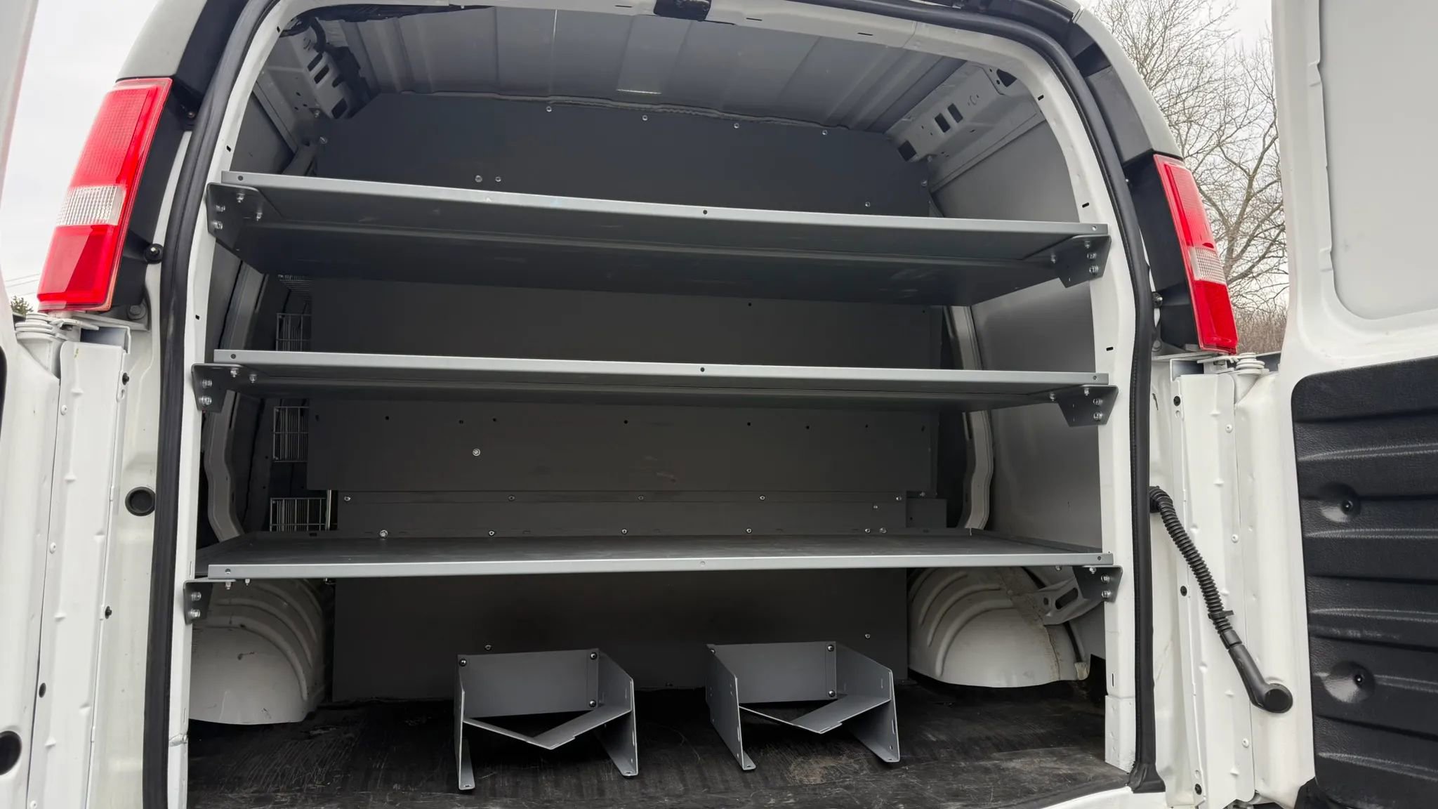 Used 2021 Chevrolet Express 2500 image 32