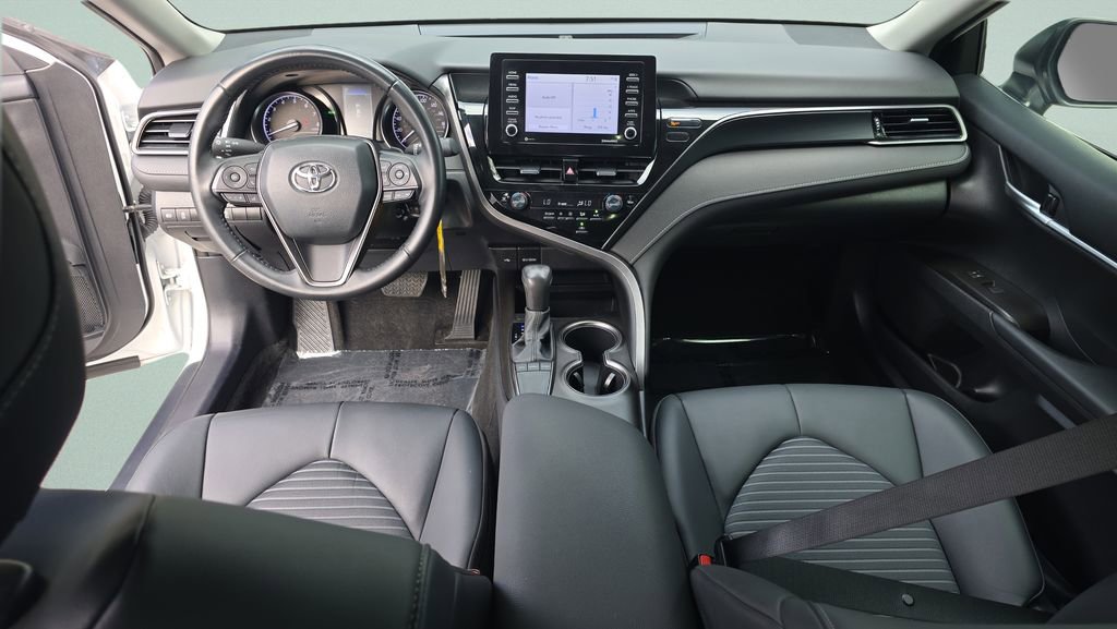 Used 2024 Toyota Camry SE FWD image 11
