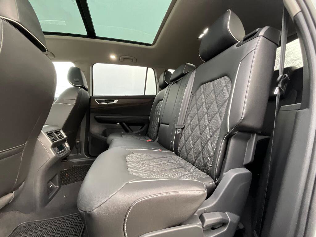 New 2026 Volkswagen Atlas SEL Premium R-Line image 12