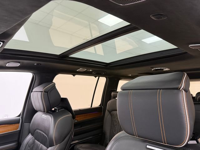 Used 2022 Jeep Grand Wagoneer Series III w/ Rear Seat Video Group 1 AWD/4WD image 21