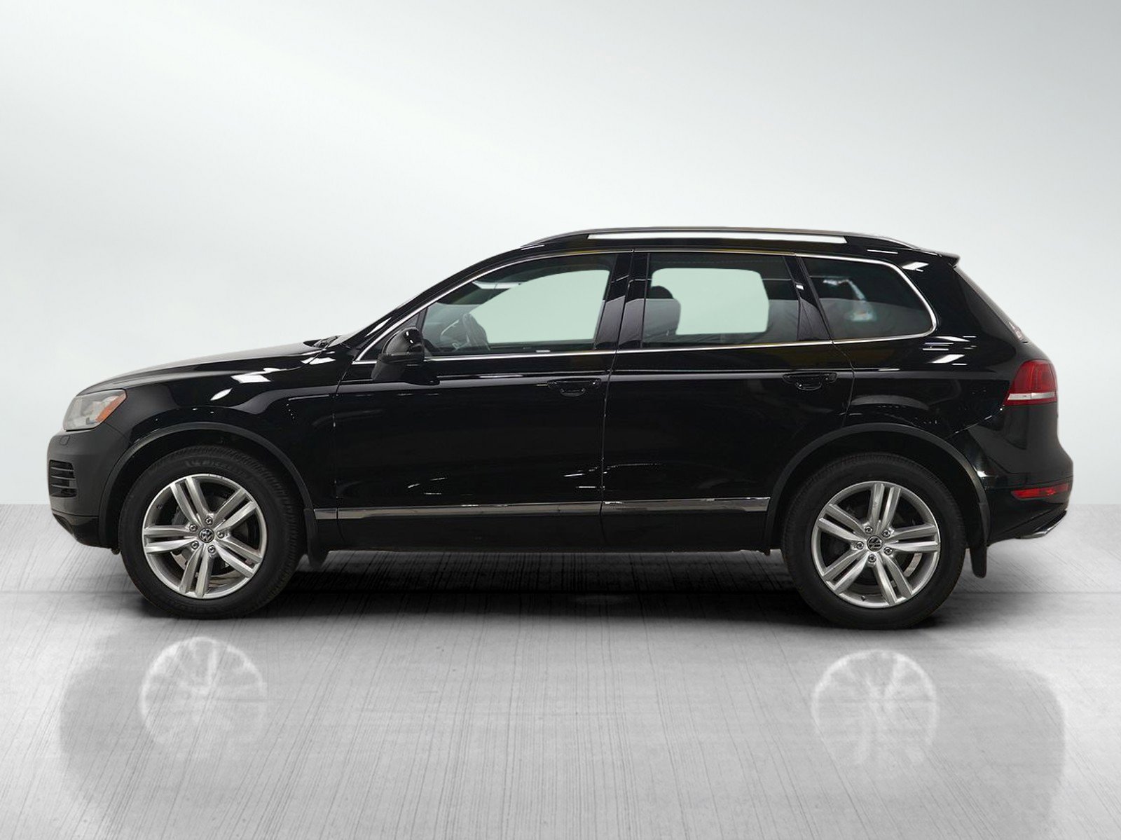 Used 2014 Volkswagen Touareg TDI image 3