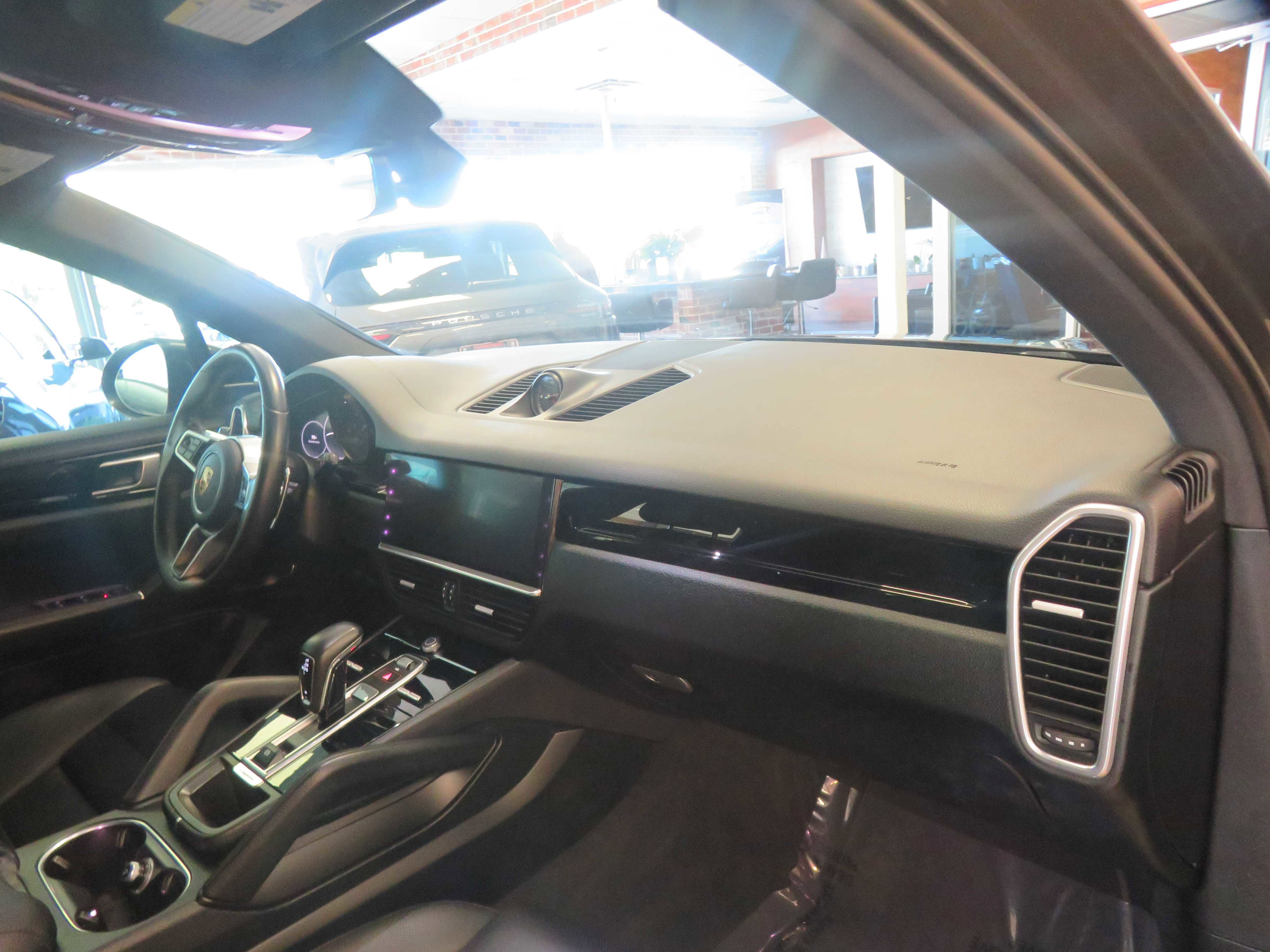 Used 2020 Porsche Cayenne S image 27