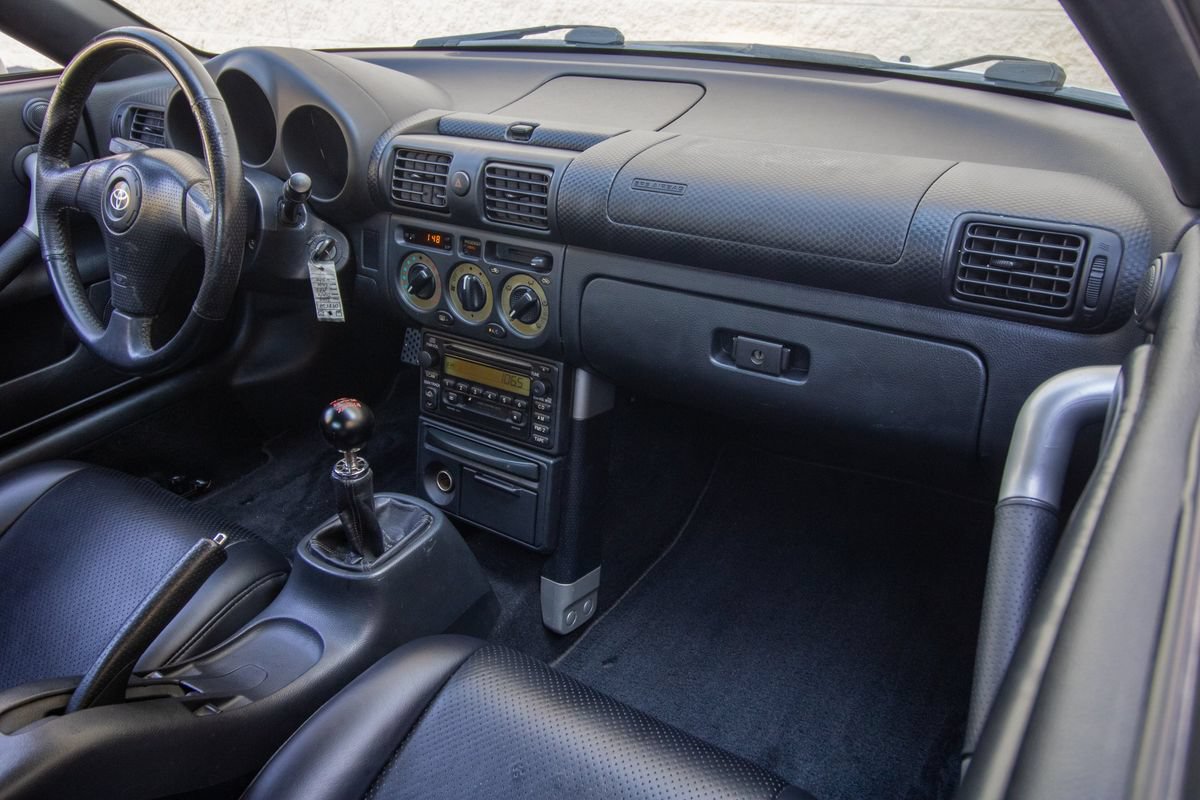 Used 2002 Toyota MR2 RWD image 16