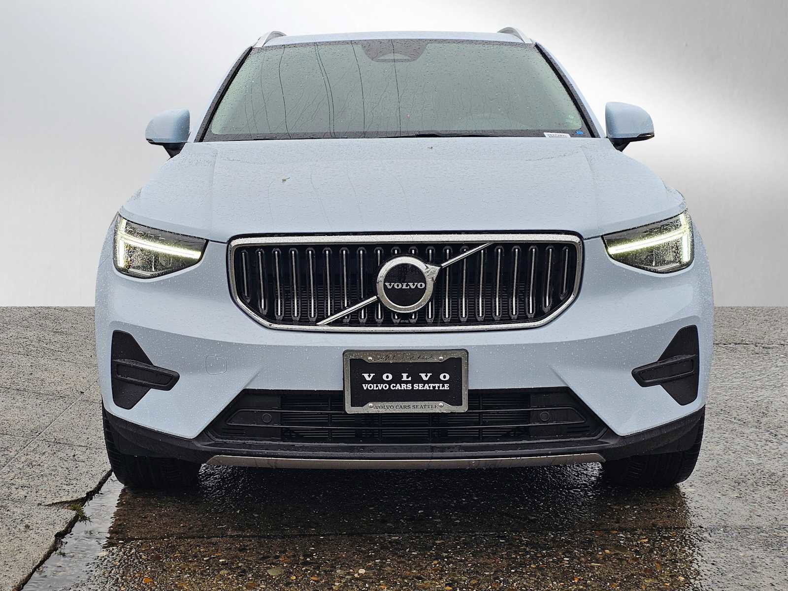Certified 2025 Volvo XC40 B5 Core w/ Protection Package Premier image 8