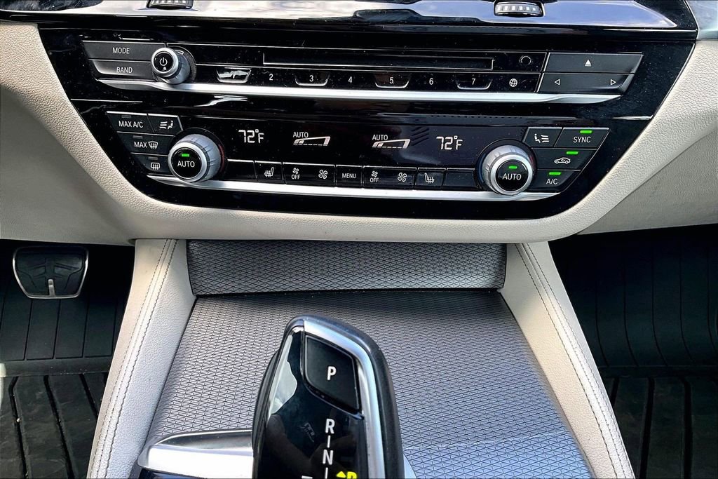 Used 2019 BMW 530e w/ M Sport Package image 24