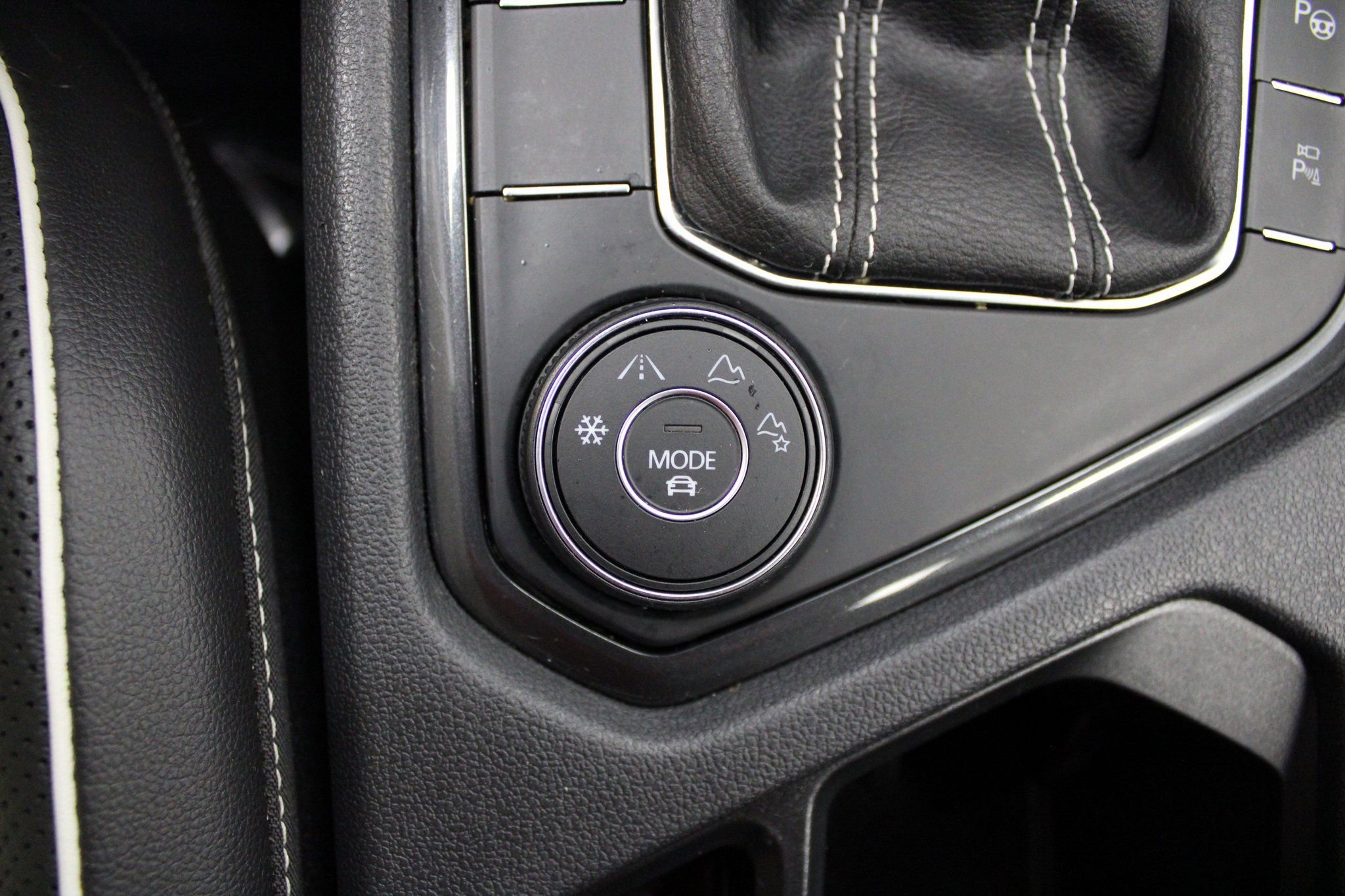 Used 2022 Volkswagen Tiguan SEL R-Line image 41