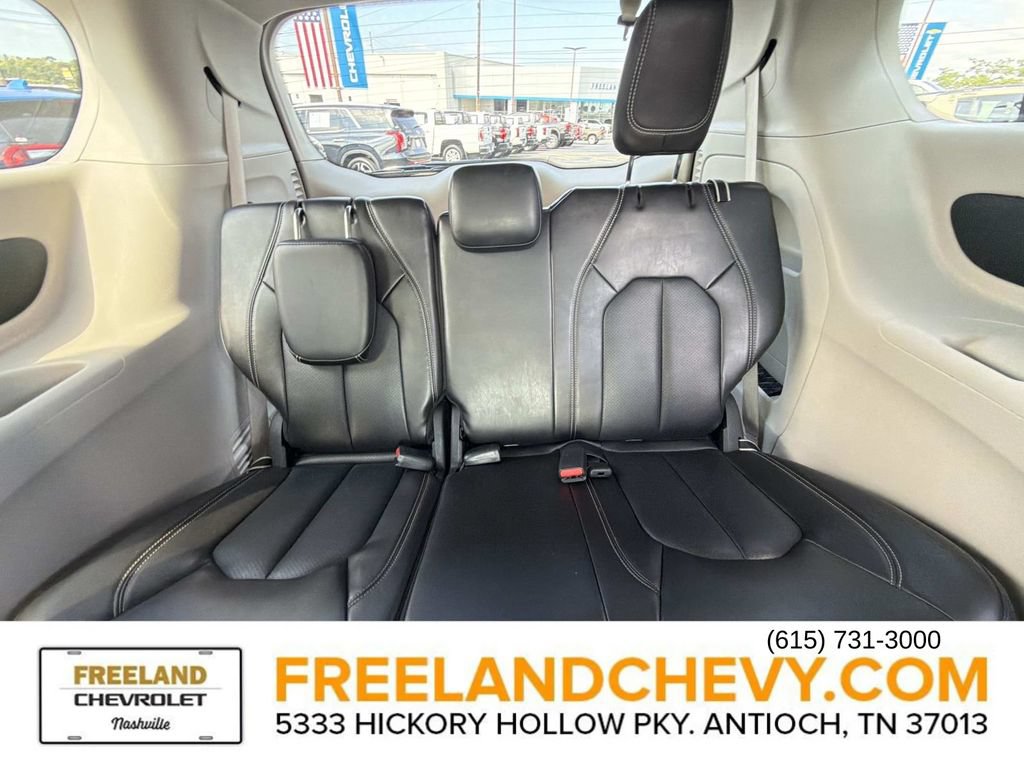 Used 2023 Chrysler Pacifica Touring-L FWD image 18