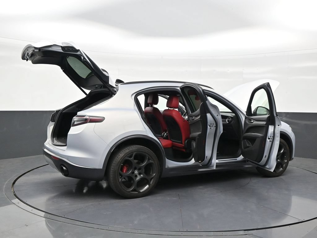 Used 2024 Alfa Romeo Stelvio Ti w/ Performance Driving Package AWD/4WD image 28