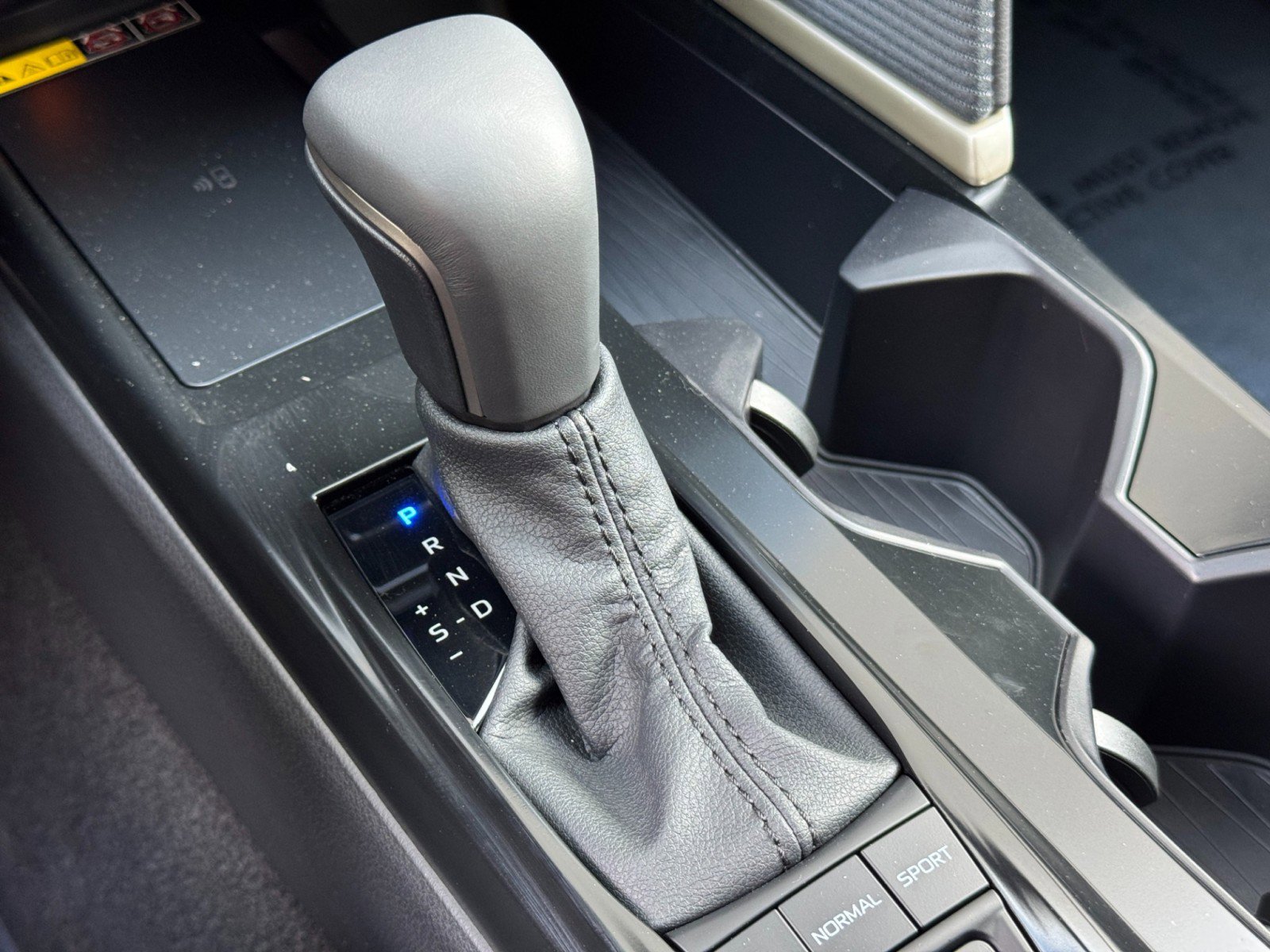 Used 2025 Toyota Camry SE w/ Convenience Package image 27