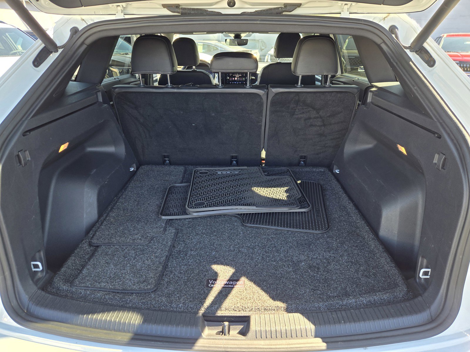 Used 2021 Volkswagen Atlas Cross Sport SEL Premium image 27