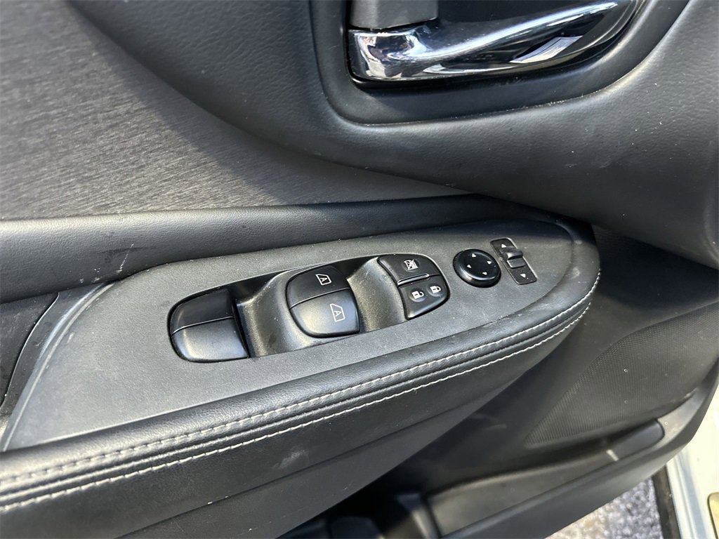 Used 2022 Nissan Murano SV w/ SV Midnight Edition Package image 13