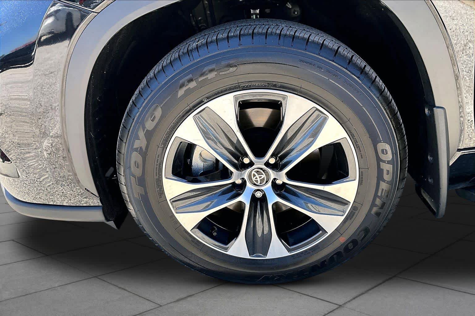 Used 2026 Toyota Highlander XLE AWD/4WD image 11