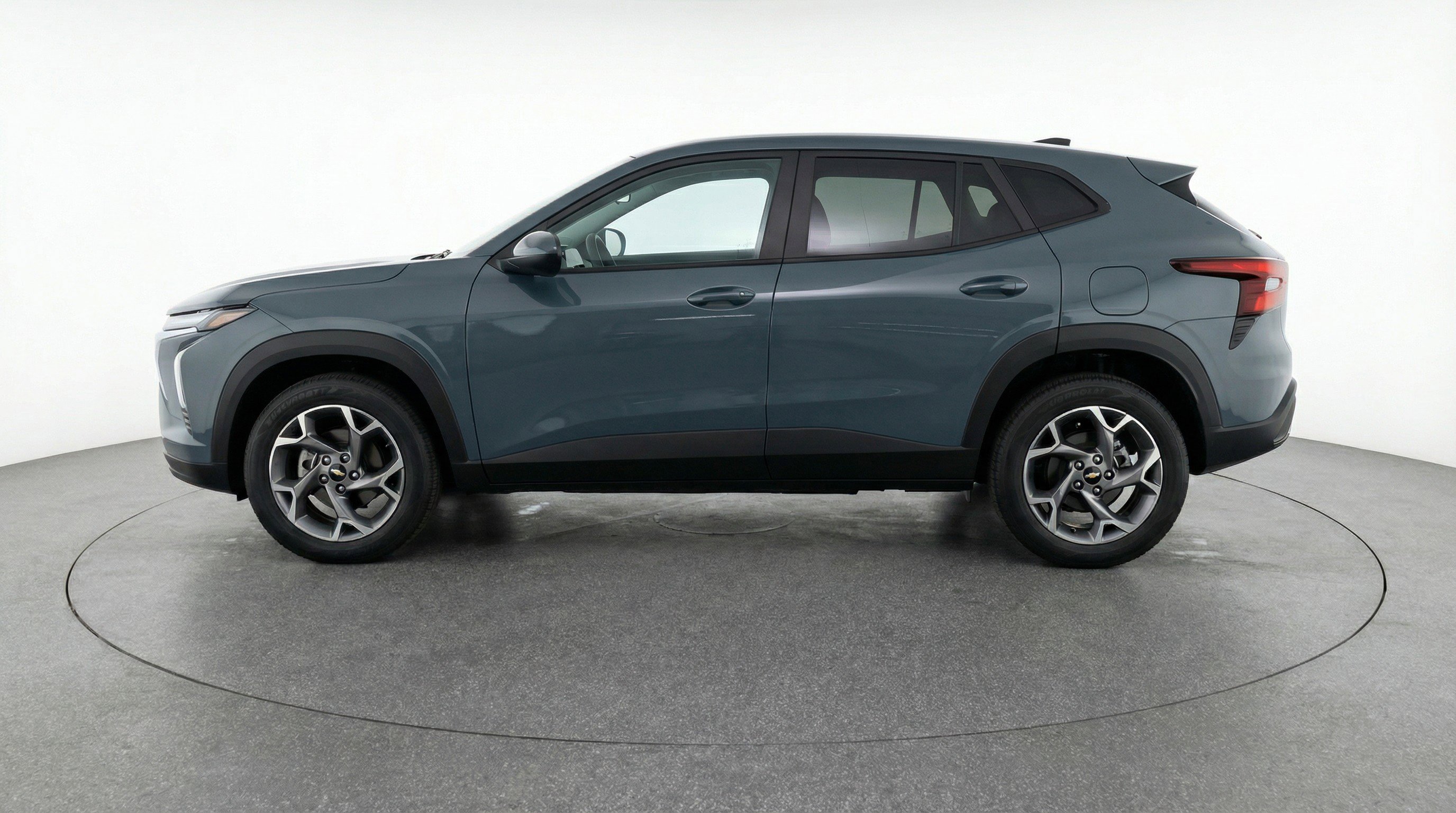 Used 2025 Chevrolet Trax LT FWD image 5