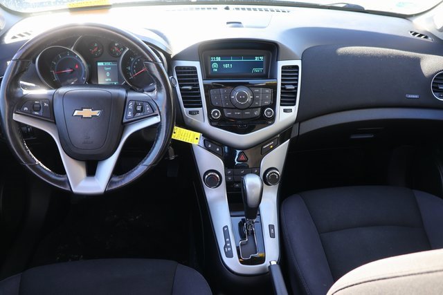 Used 2013 Chevrolet Cruze LT image 2