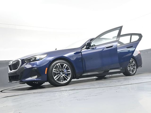 New 2027 BMW 550e xDrive AWD/4WD image 43