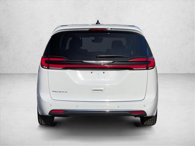 Used 2024 Chrysler Pacifica Touring-L FWD image 7