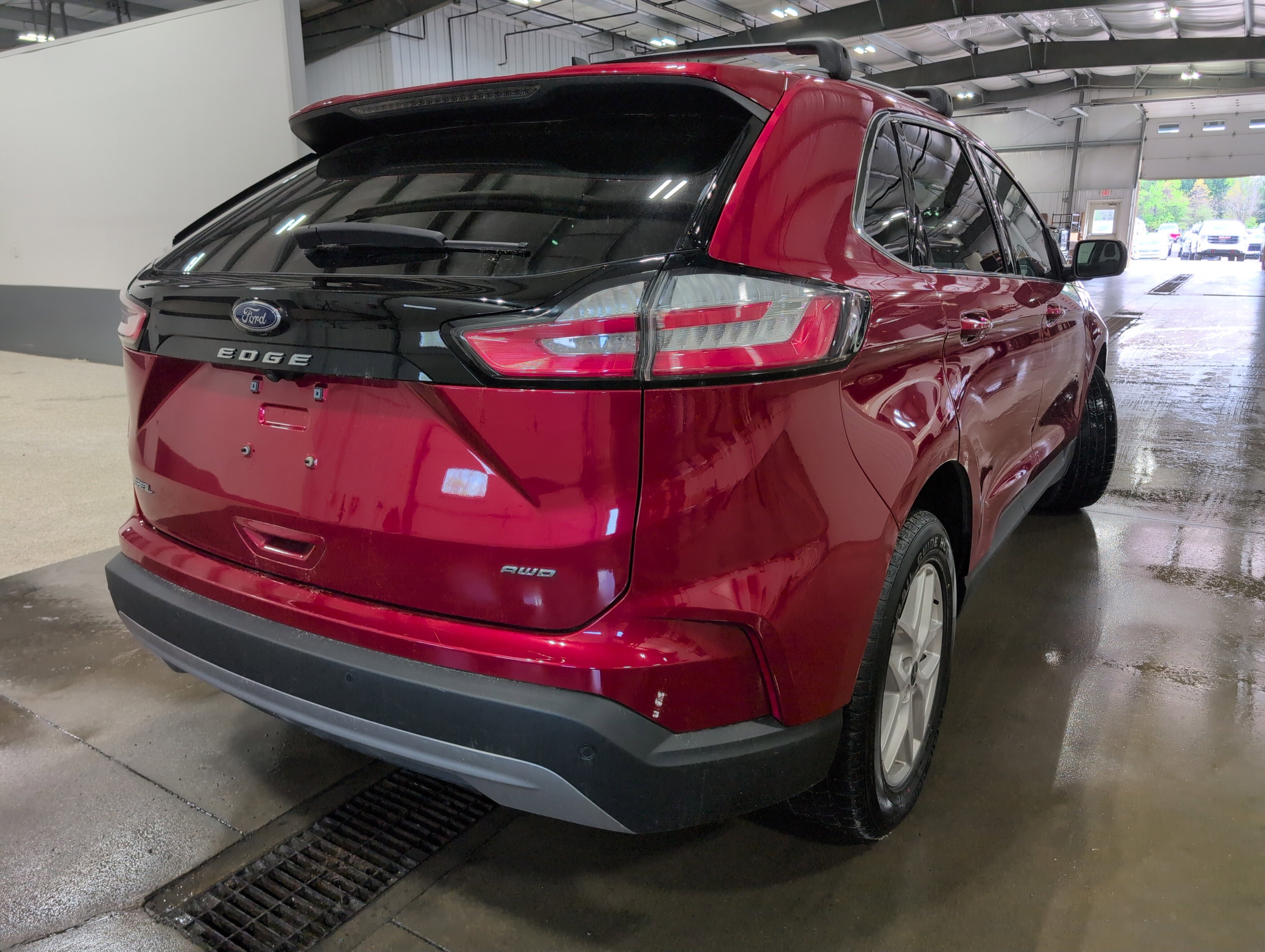 Used 2023 Ford Edge SEL w/ Convenience Package AWD/4WD image 3