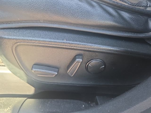 Used 2020 Ford Escape SE FWD image 25