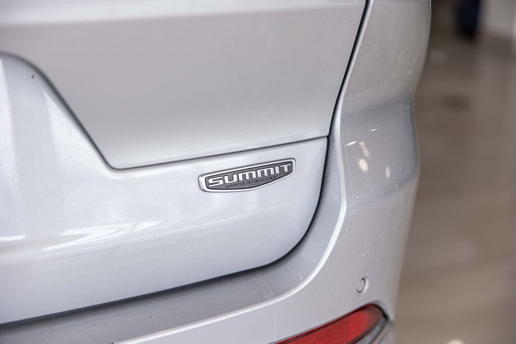 Used 2021 Jeep Grand Cherokee L Summit w/ Advanced Protech Group IV AWD/4WD image 17