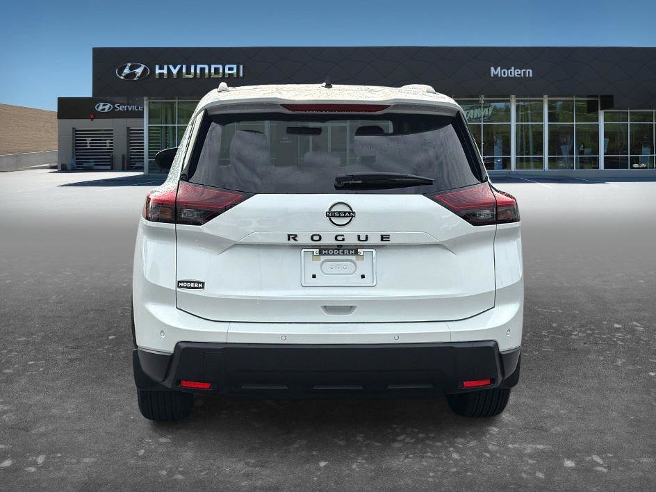 Used 2026 Nissan Rogue Dark Armor FWD image 5