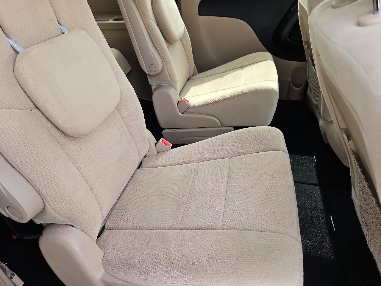 Used 2014 Dodge Grand Caravan SXT image 18