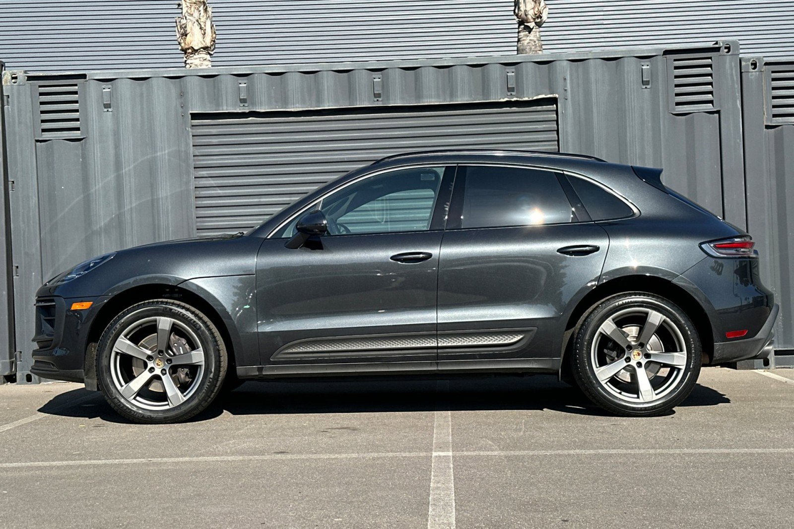 Certified 2023 Porsche Macan image 2