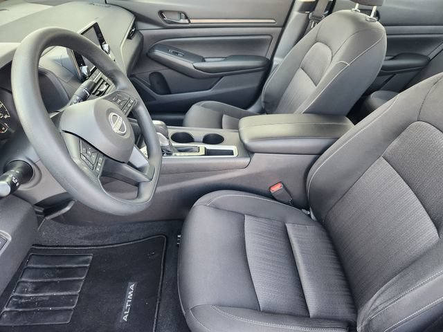 Used 2024 Nissan Altima 2.5 S FWD image 3