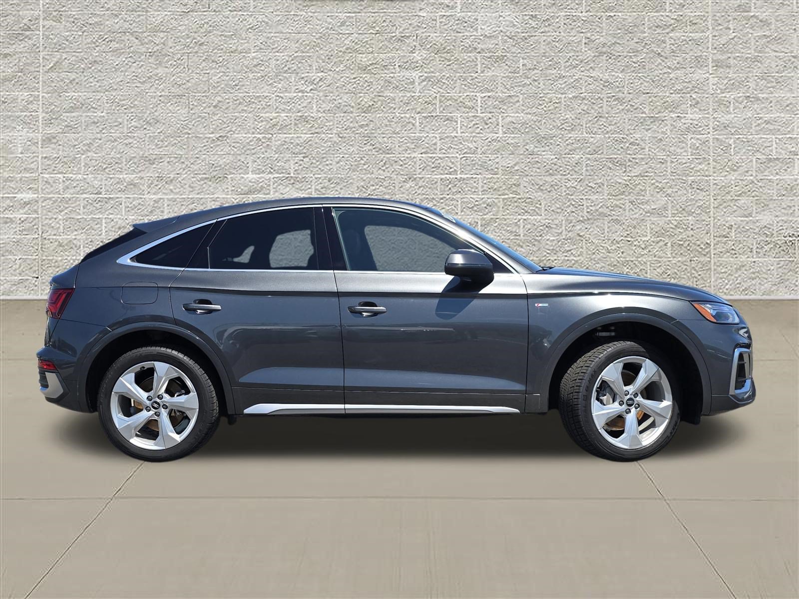 Used 2023 Audi Q5 2.0T Premium Plus w/ Premium Plus Package AWD/4WD image 8
