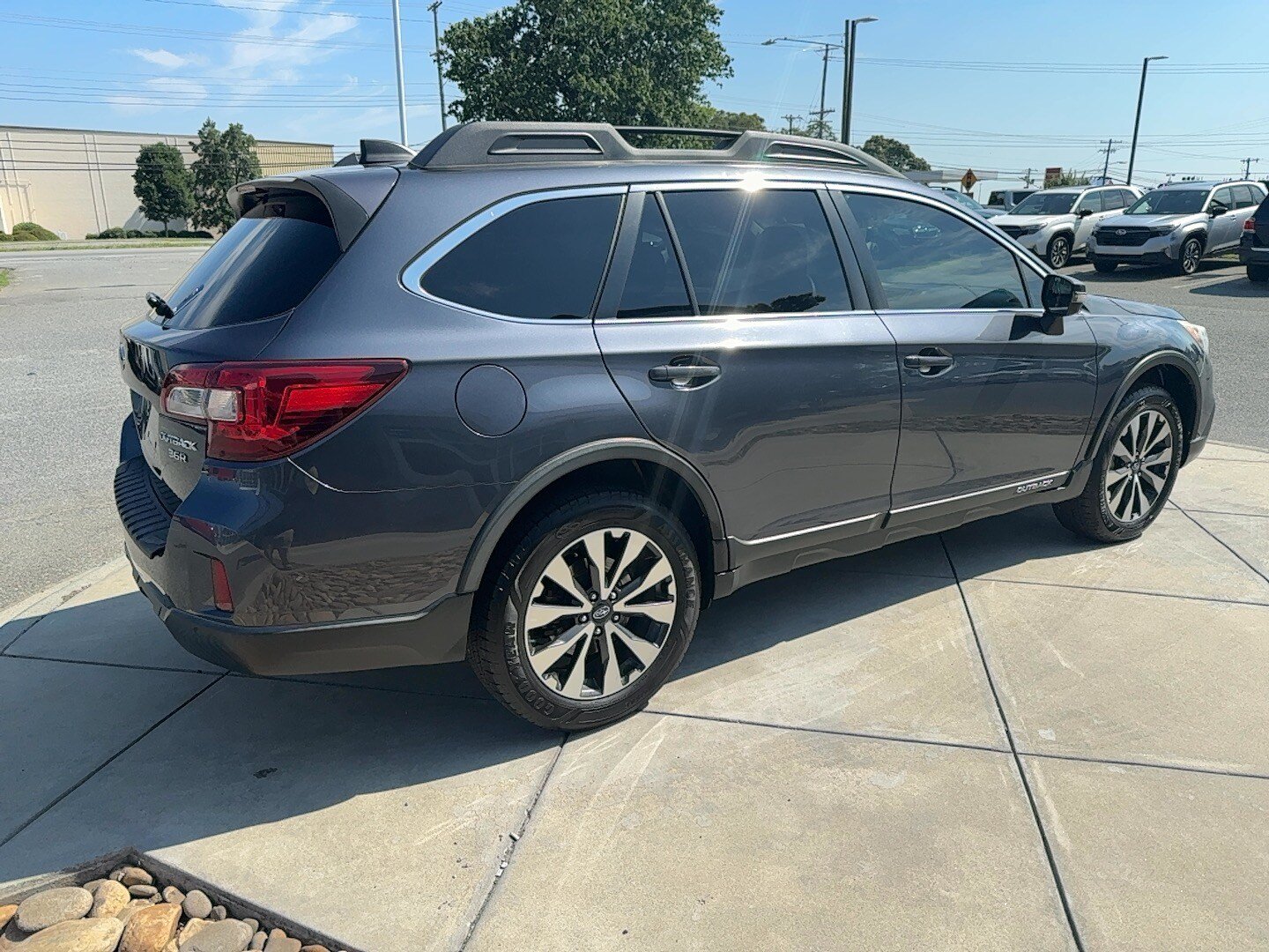 Used 2017 Subaru Outback 3.6R Limited AWD/4WD image 6