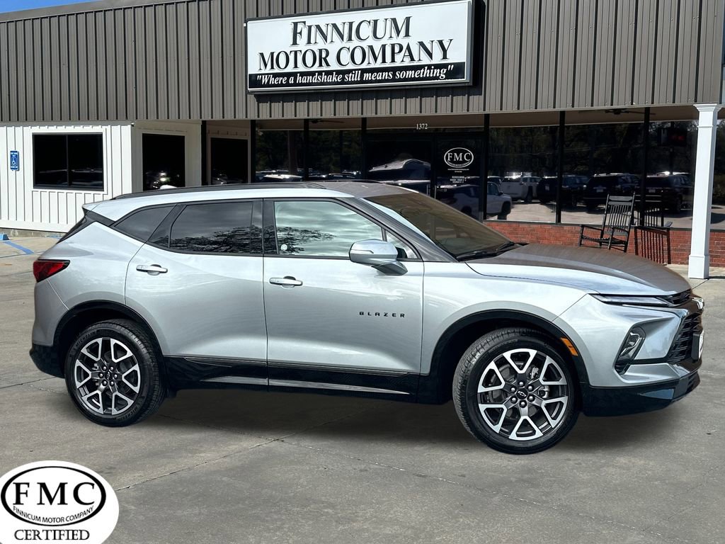 Used 2025 Chevrolet Blazer RS video 1