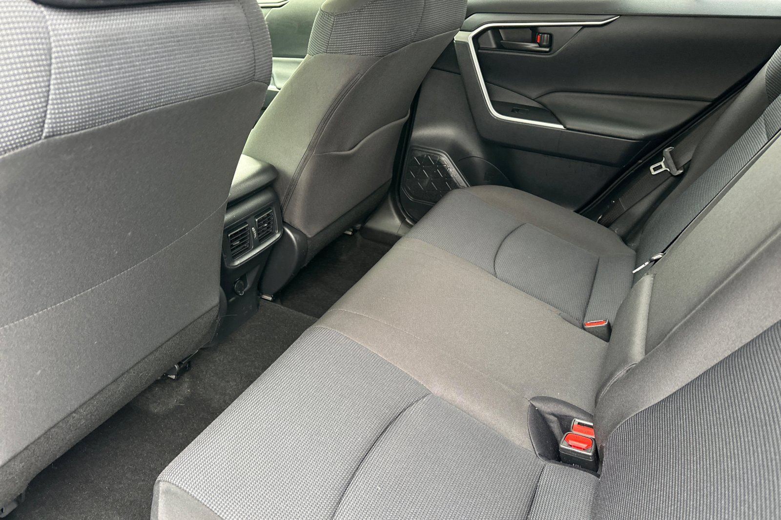 Used 2024 Toyota RAV4 LE AWD/4WD image 13