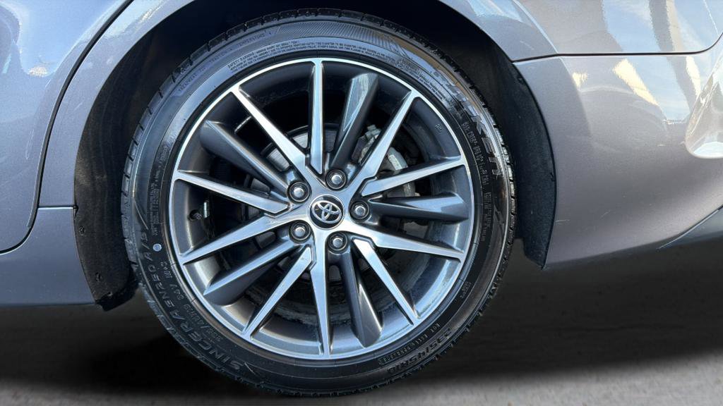 Used 2021 Toyota Camry XLE w/ Navigation Upgrade Package image 15