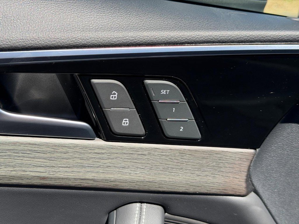 Used 2023 Audi A4 2.0T Premium Plus w/ Premium Plus Package AWD/4WD image 17