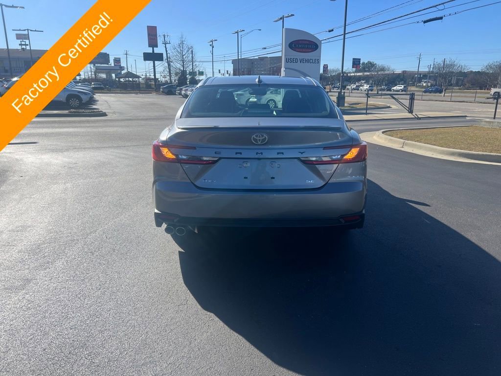 Used 2025 Toyota Camry SE image 4