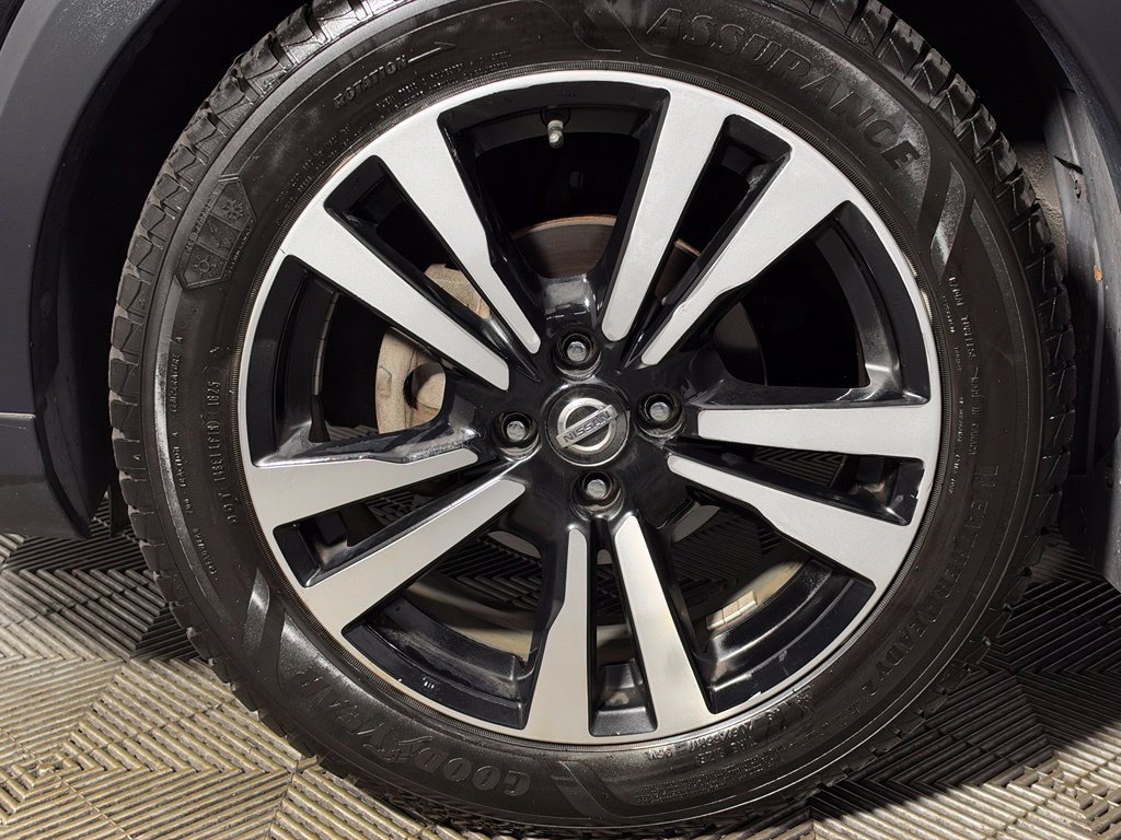 Used 2018 Nissan Kicks SR FWD image 31
