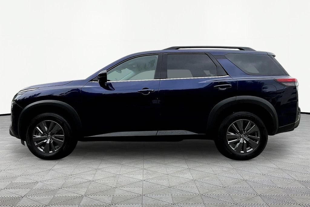 Used 2025 Nissan Pathfinder SV FWD image 4