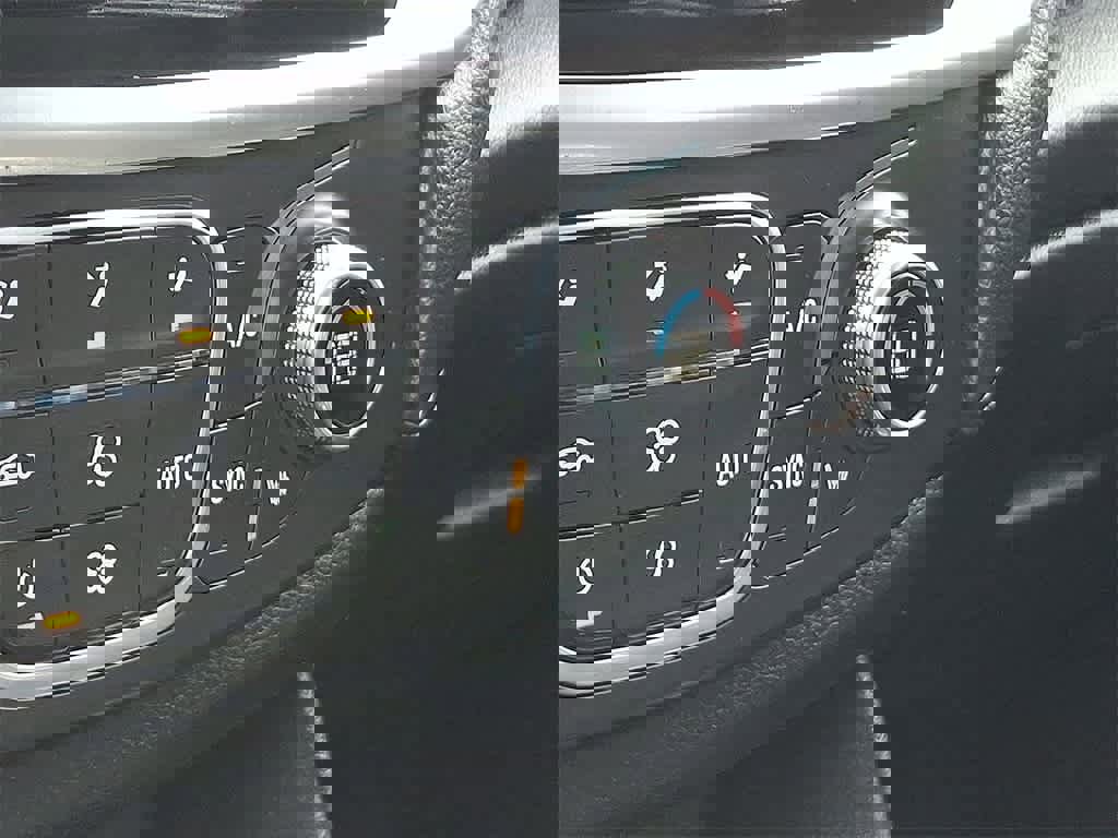 Used 2020 Chevrolet Traverse LT w/ Driver Confidence II Package image 18