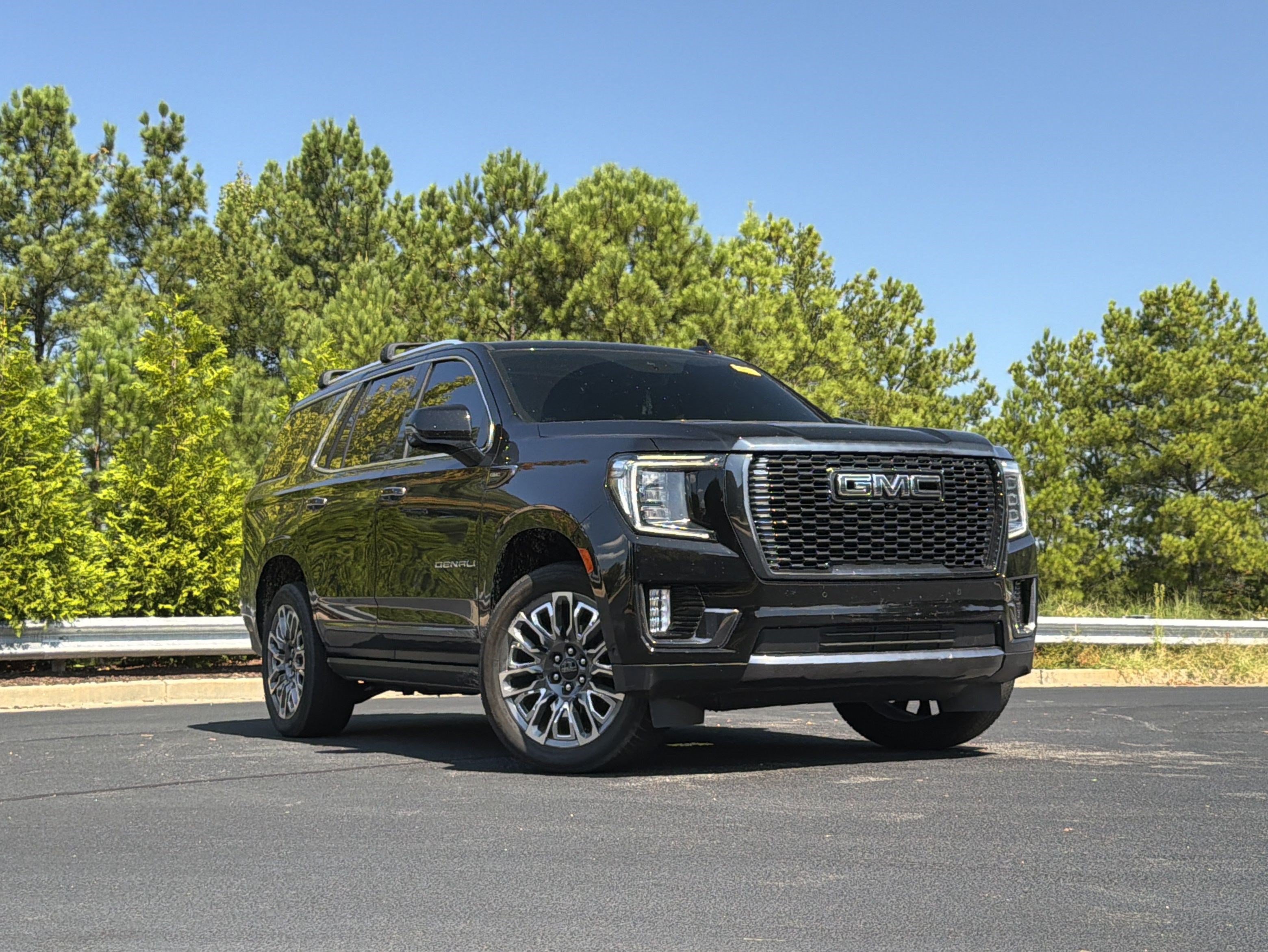 Used 2023 GMC Yukon Denali Ultimate w/ LPO, Floor Liner Package AWD/4WD image 2