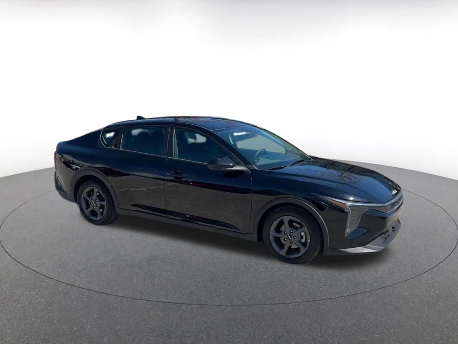 Used 2025 Kia K4 LXS image 2