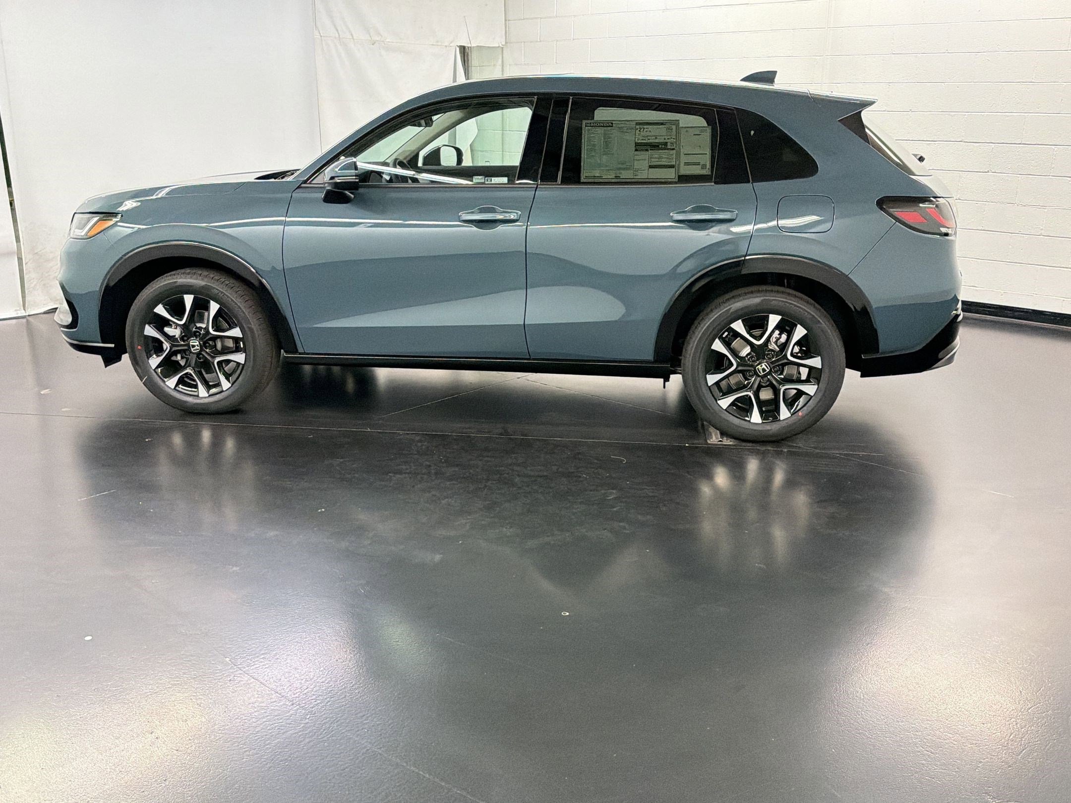 New 2026 Honda HR-V EX-L image 2