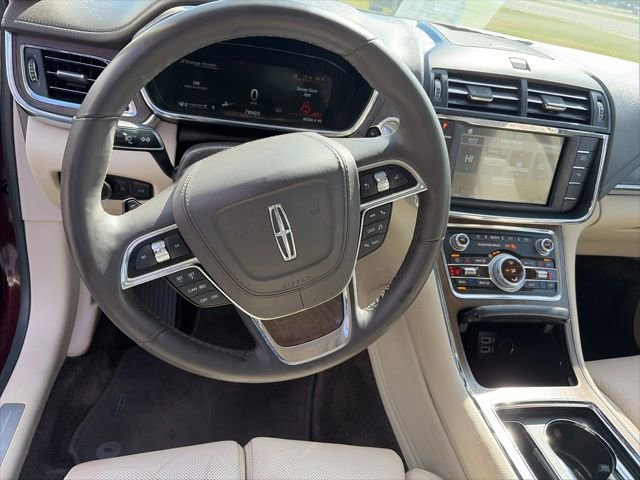 Used 2017 Lincoln Continental Select image 12