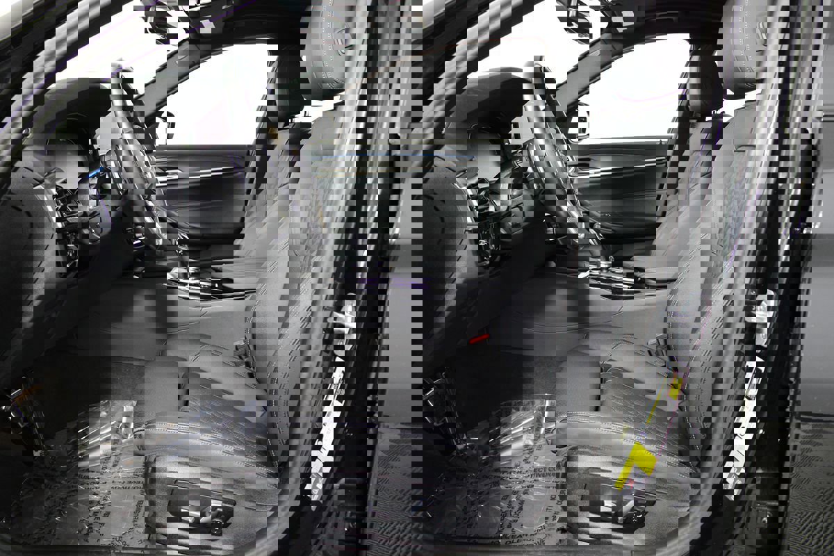 Used 2023 BMW 530e w/ M Sport Package image 9